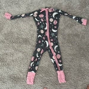 Little sleepies convertible pajamas 12-18 months.
